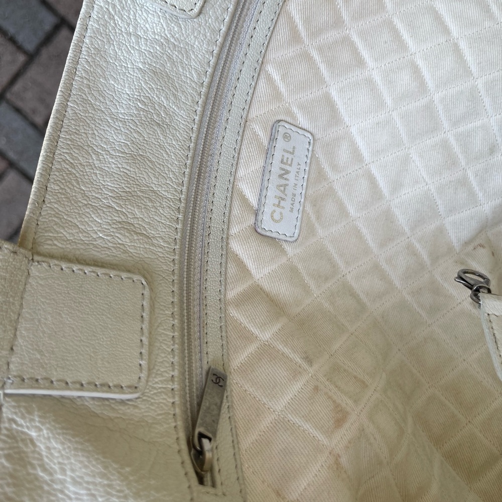 Chanel white lambskin leather tote - Picture 10 of 16